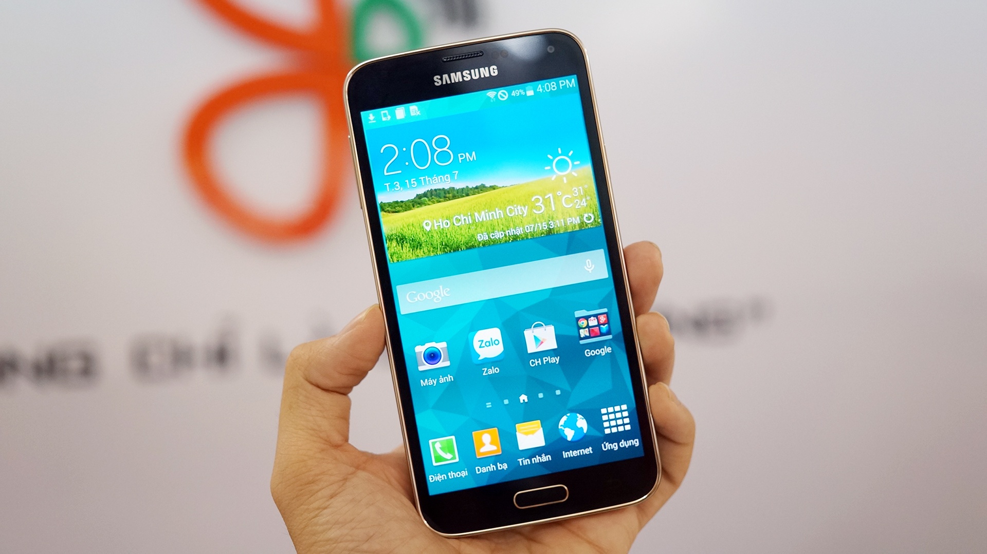 Smartphone man hinh 2K dau tien cua Samsung ve VN hinh anh