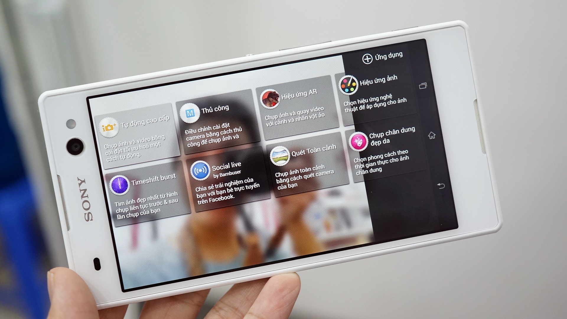 Anh thuc te Xperia C3 sieu mong chuyen chup 'tu suong' o VN hinh anh