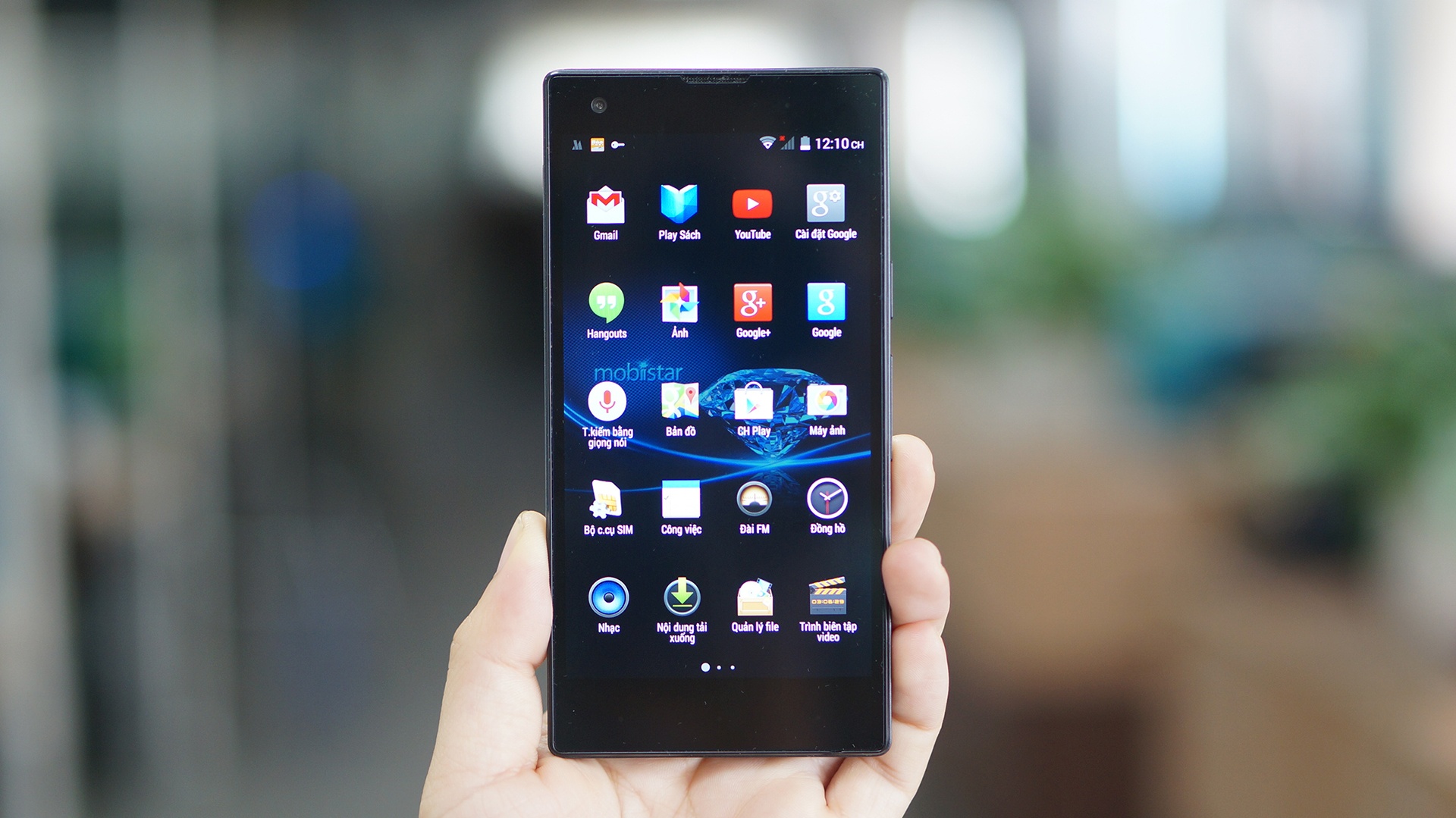 Mo hop smartphone Viet dau tien co thiet ke nguyen khoi hinh anh