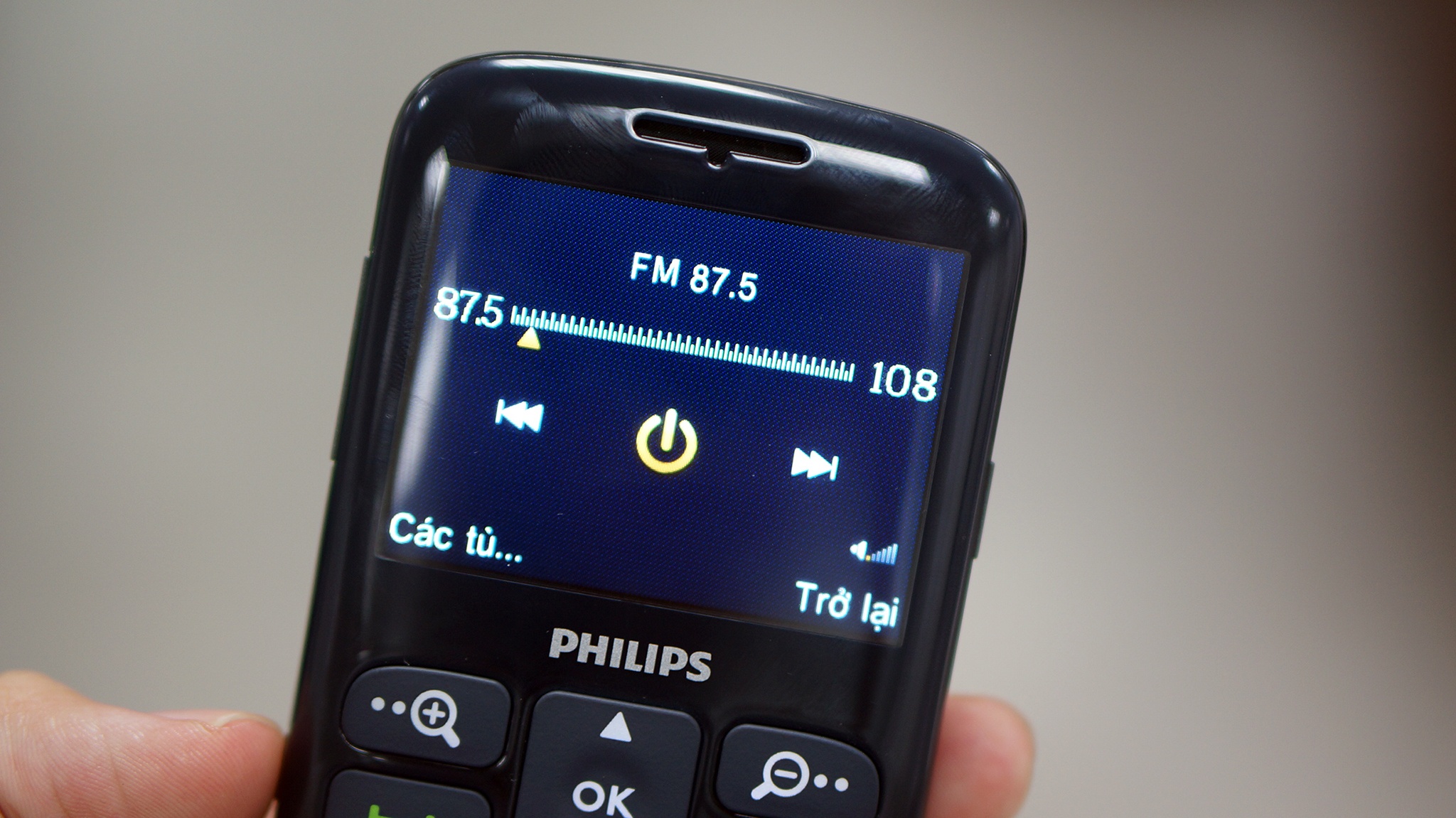 Trai nghiem dien thoai danh cho nguoi gia cua Philips hinh anh