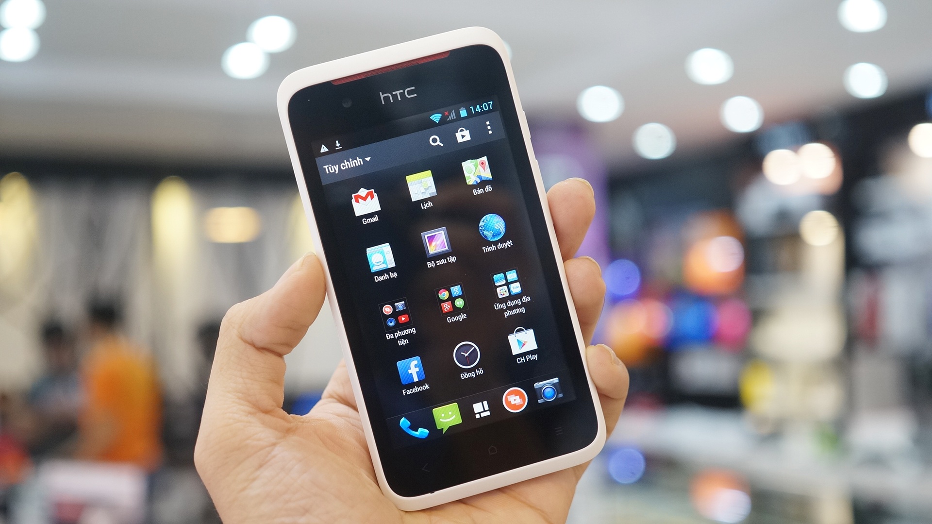 Dung thu HTC Desire 210 ho tro 2 SIM, gia 2,3 trieu dong hinh anh