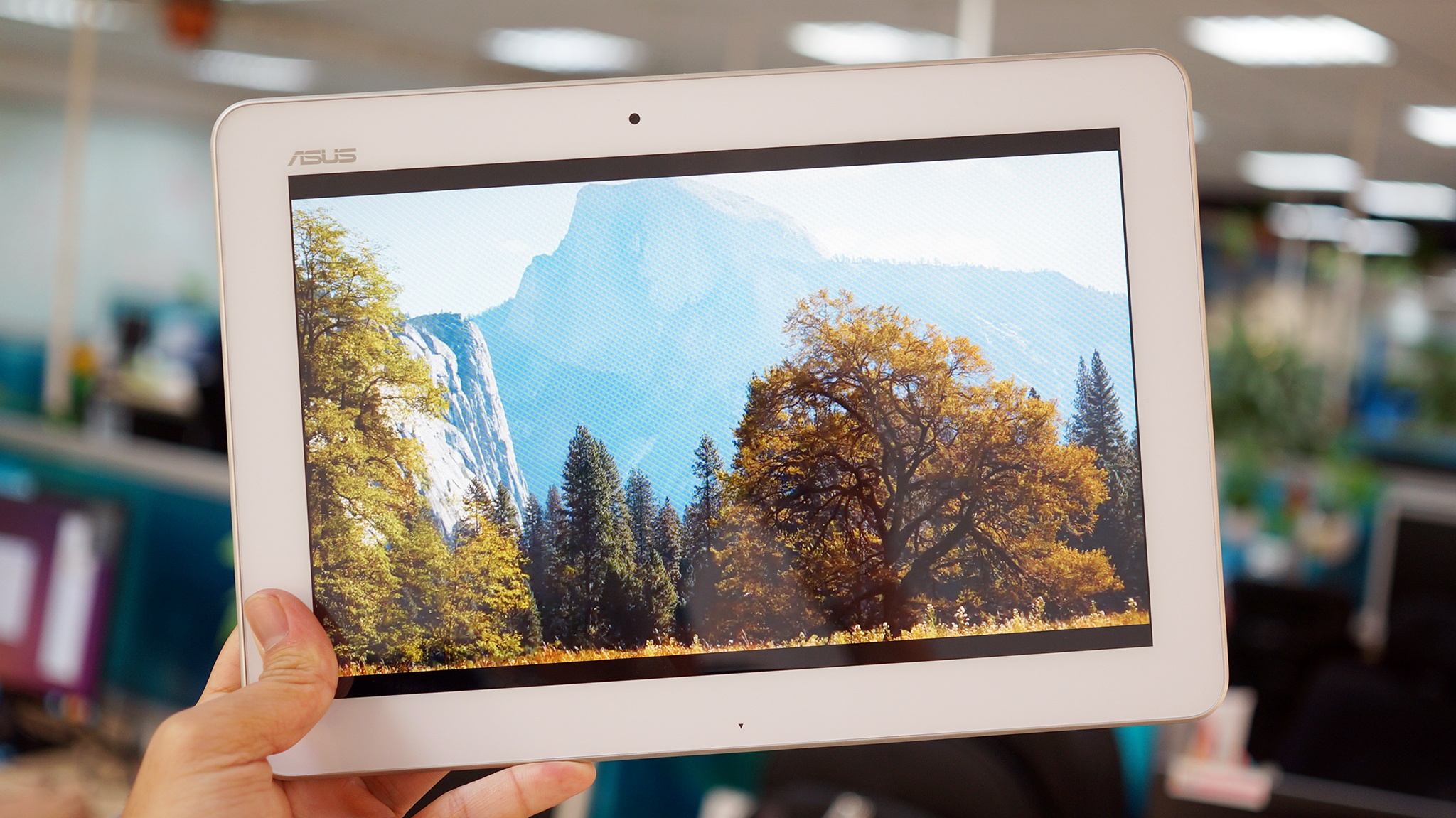 Mo hop tablet Asus loi tu thiet ke giong iPad gia 7 trieu hinh anh