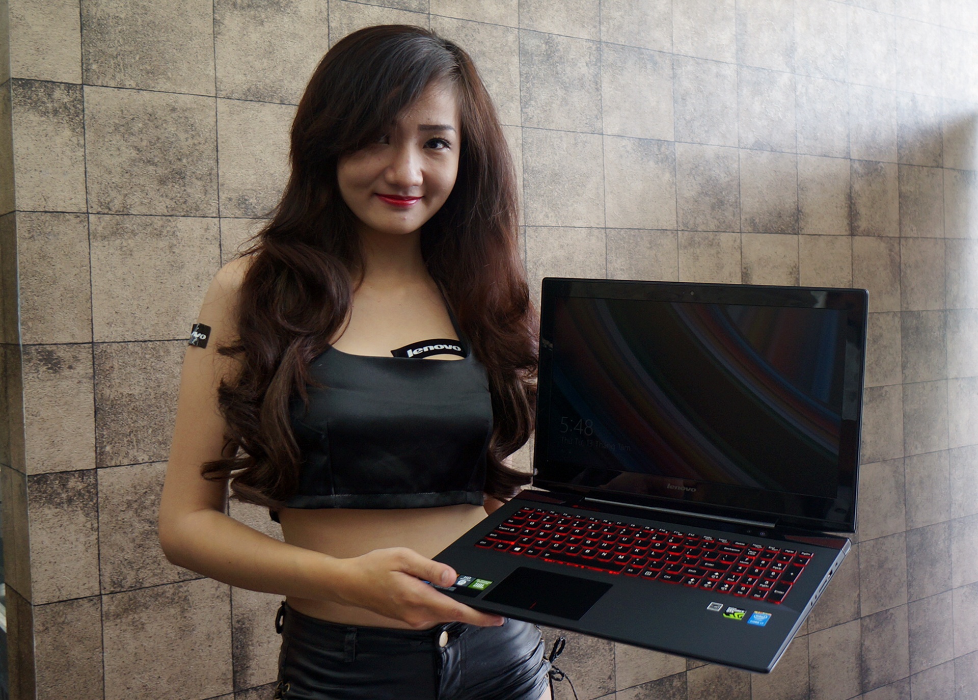 Lenovo ra mat laptop choi game Y50 sieu mong cau hinh khung hinh anh