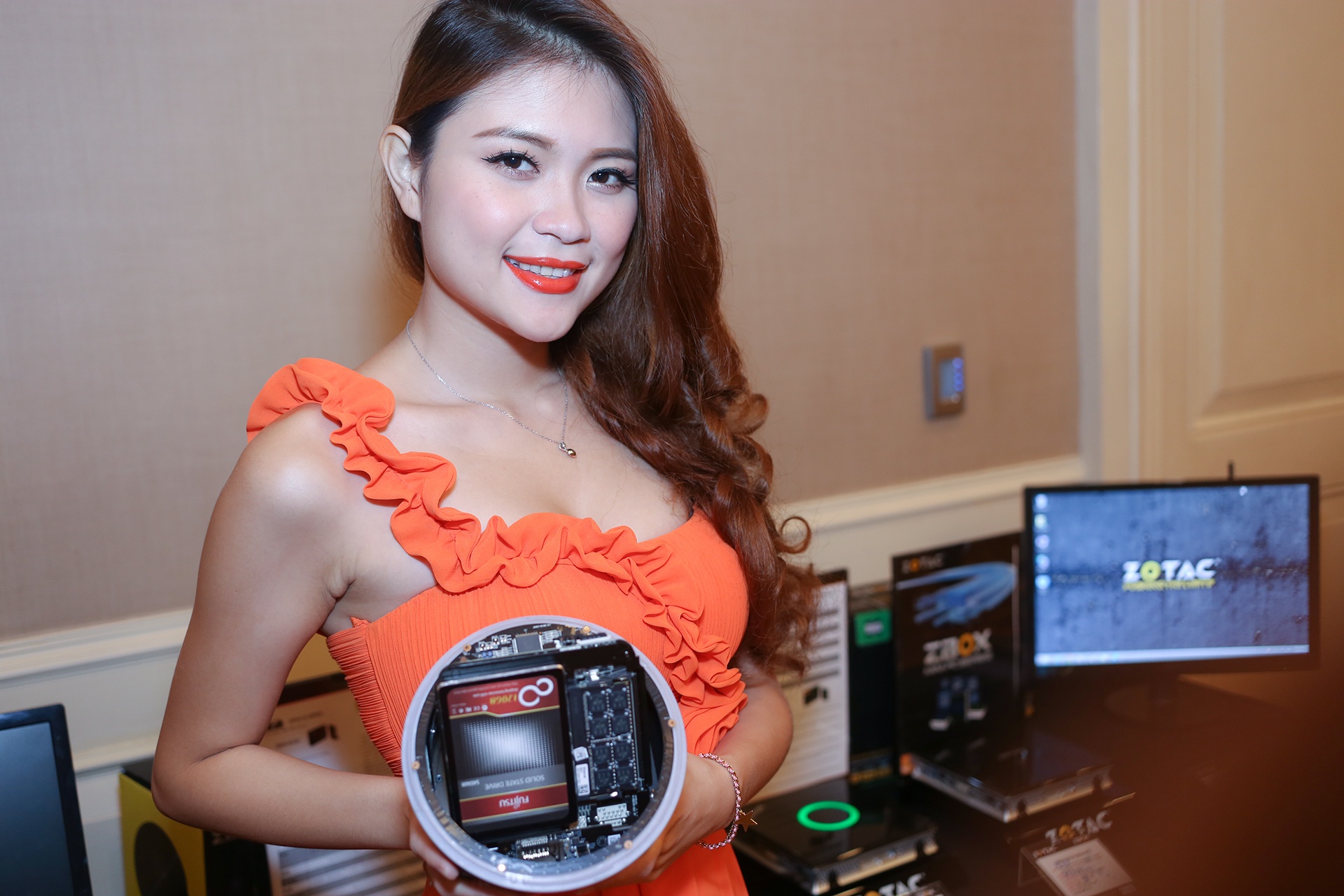Loat may tinh de ban mini PC the he moi cua Zotac den VN hinh anh