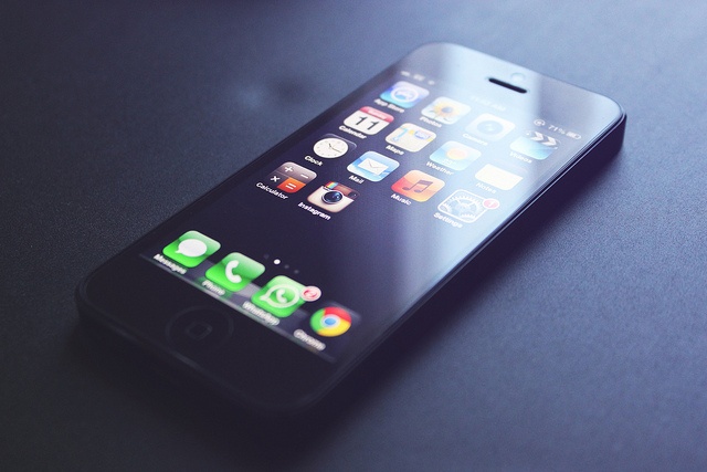 Apple thay the pin mien phi cho iPhone 5 hinh anh