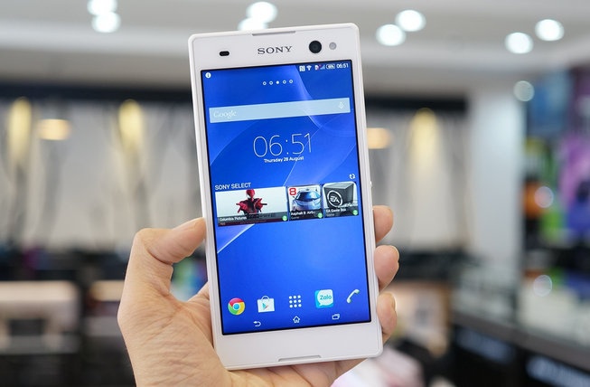 Mo hop Xperia C3 chuyen chup 'tu suong' gia 7 trieu dong hinh anh