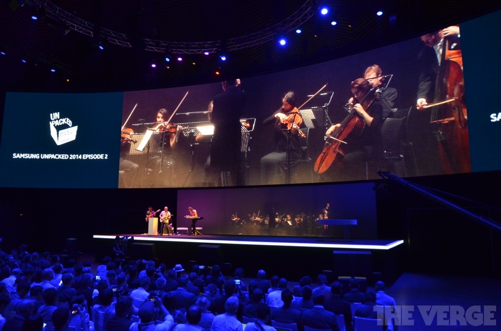 Dàn nhạc giao hưởng làm nóng không khí trước 