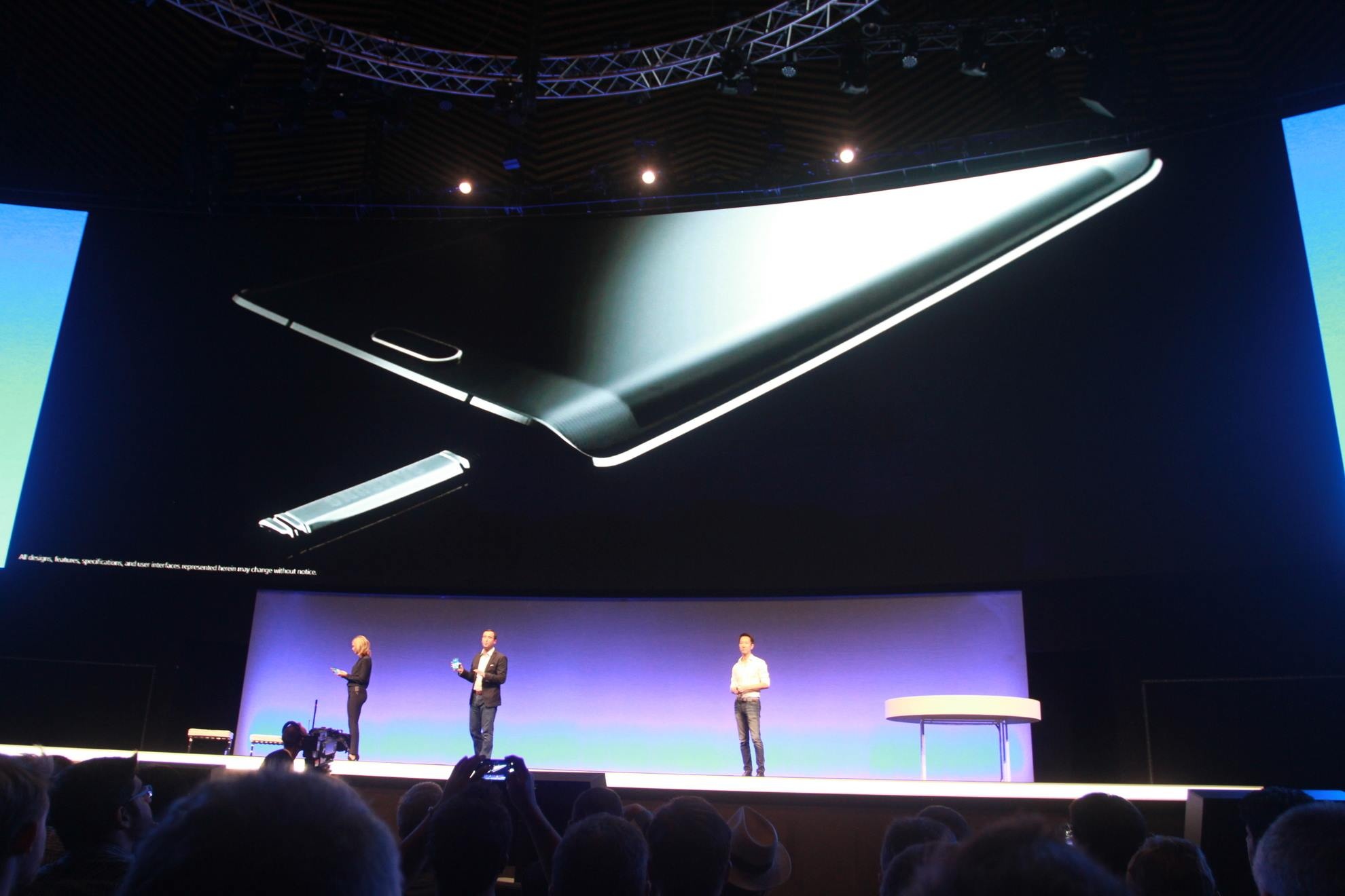 Không giống như Galaxy Note 4, Note Edge sẽ chỉ được bán ra tại một số thị trường nhất định. Nhiều khả năng thiết bị này sẽ không đươc bán chính hãng tại Việt Nam vì giá dự kiến khá cao.