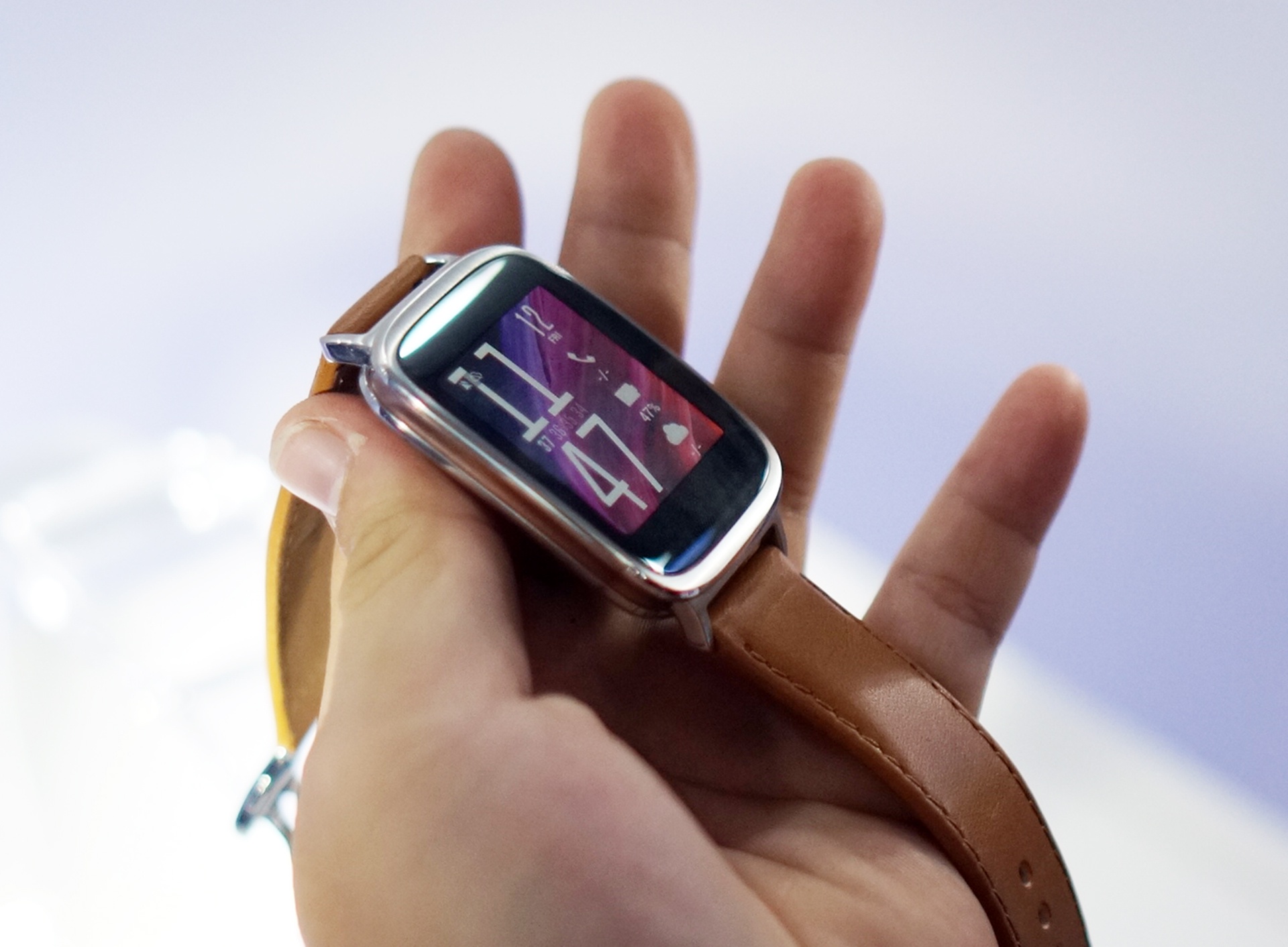 Dong ho thong minh Asus Zenwatch xuat hien tai Viet Nam hinh anh