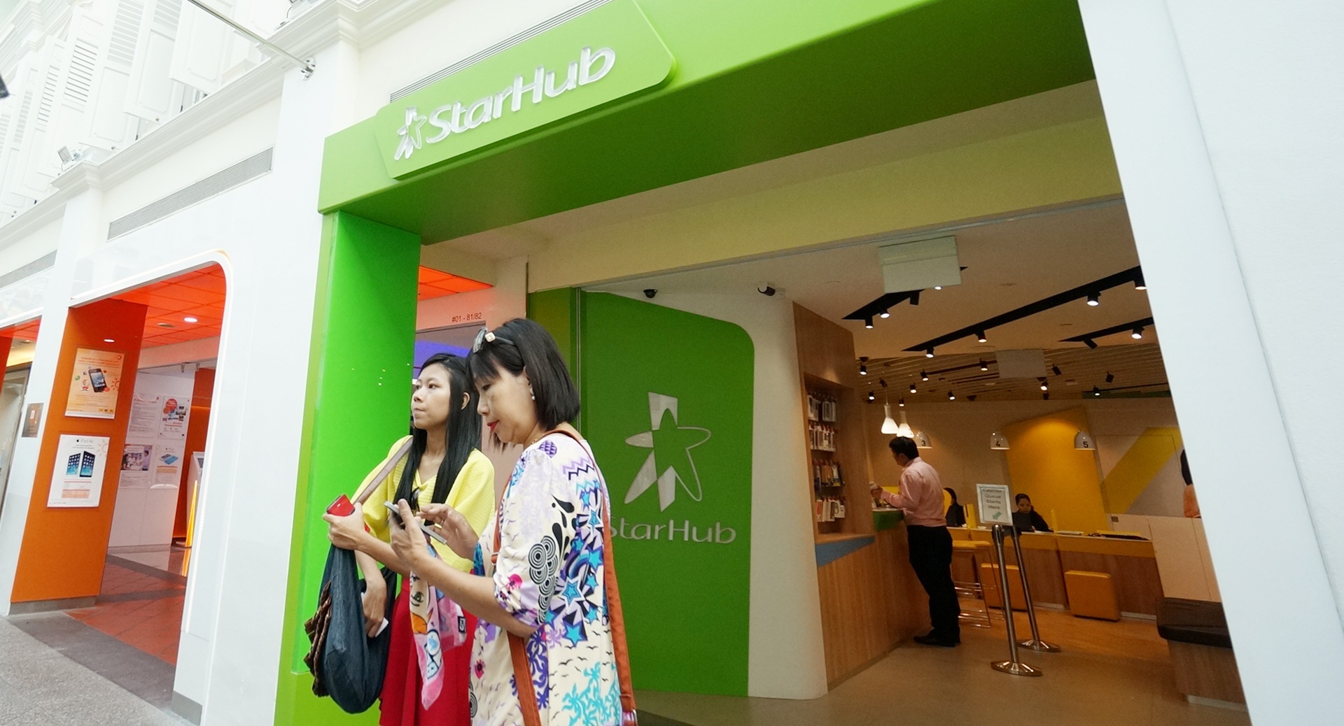 Nguoi Viet o Singapore ru nhau ban suat mua iPhone 6 hinh anh