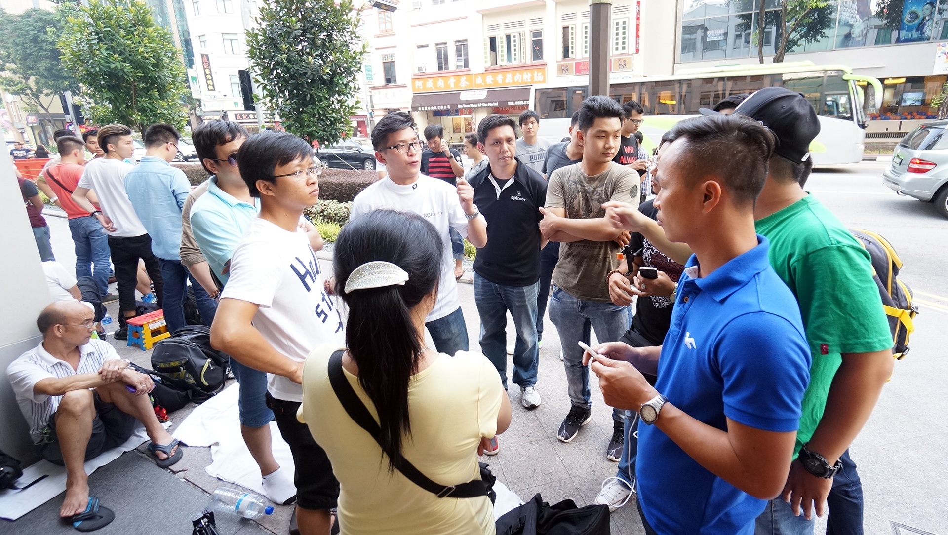 Dan buon Viet, Trung tranh iPhone 6 tren dat Singapore hinh anh