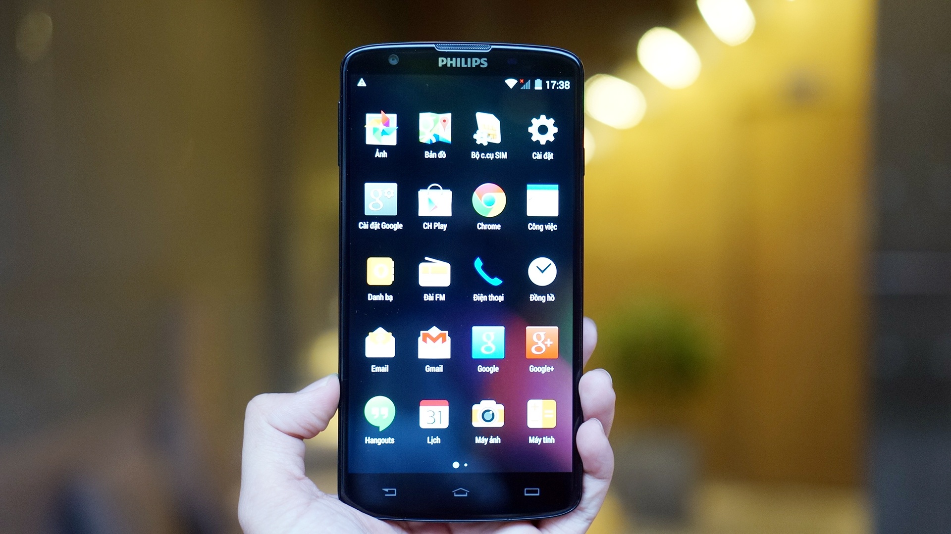 Mo hop phablet 6 inch, pin khoe gia gan 8 trieu cua Philips hinh anh