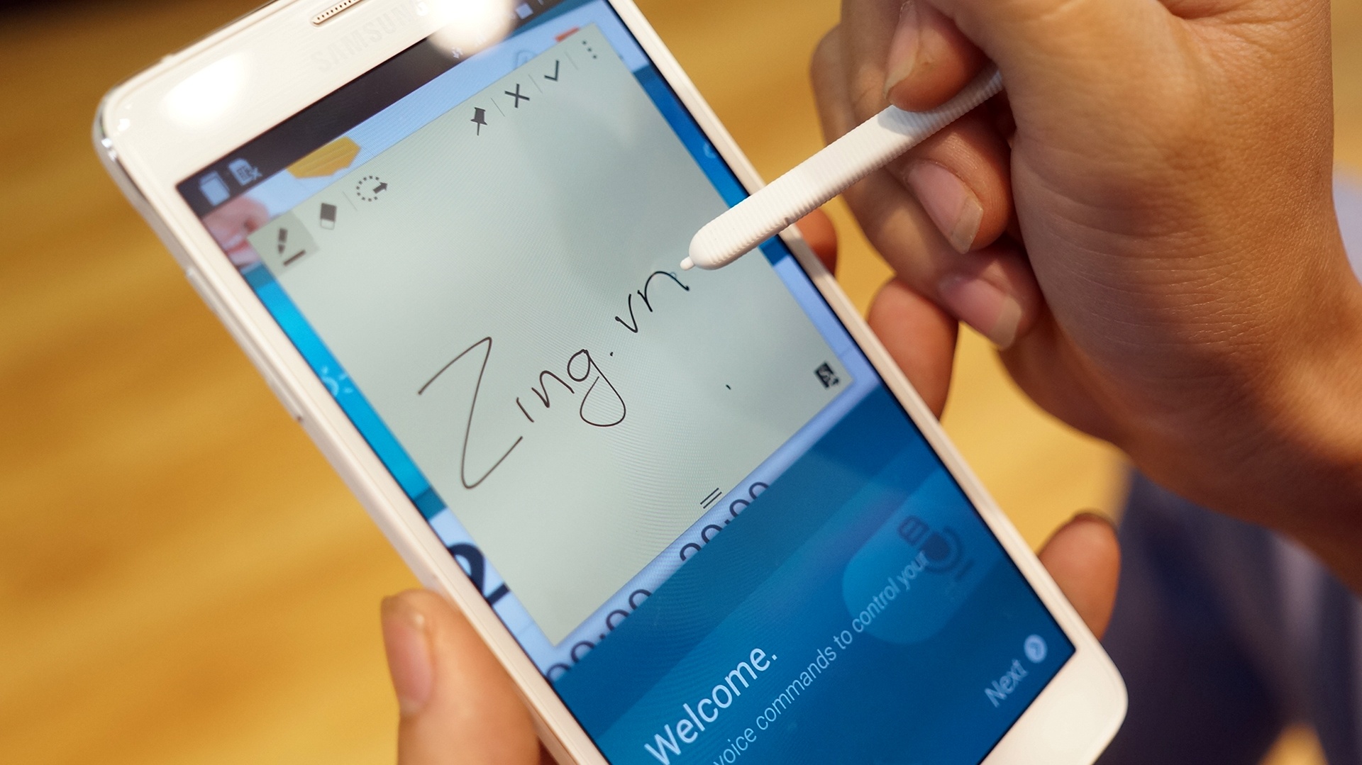 Mo hop Galaxy Note 4 xach tay dau tien ve VN gia 17,5 trieu hinh anh