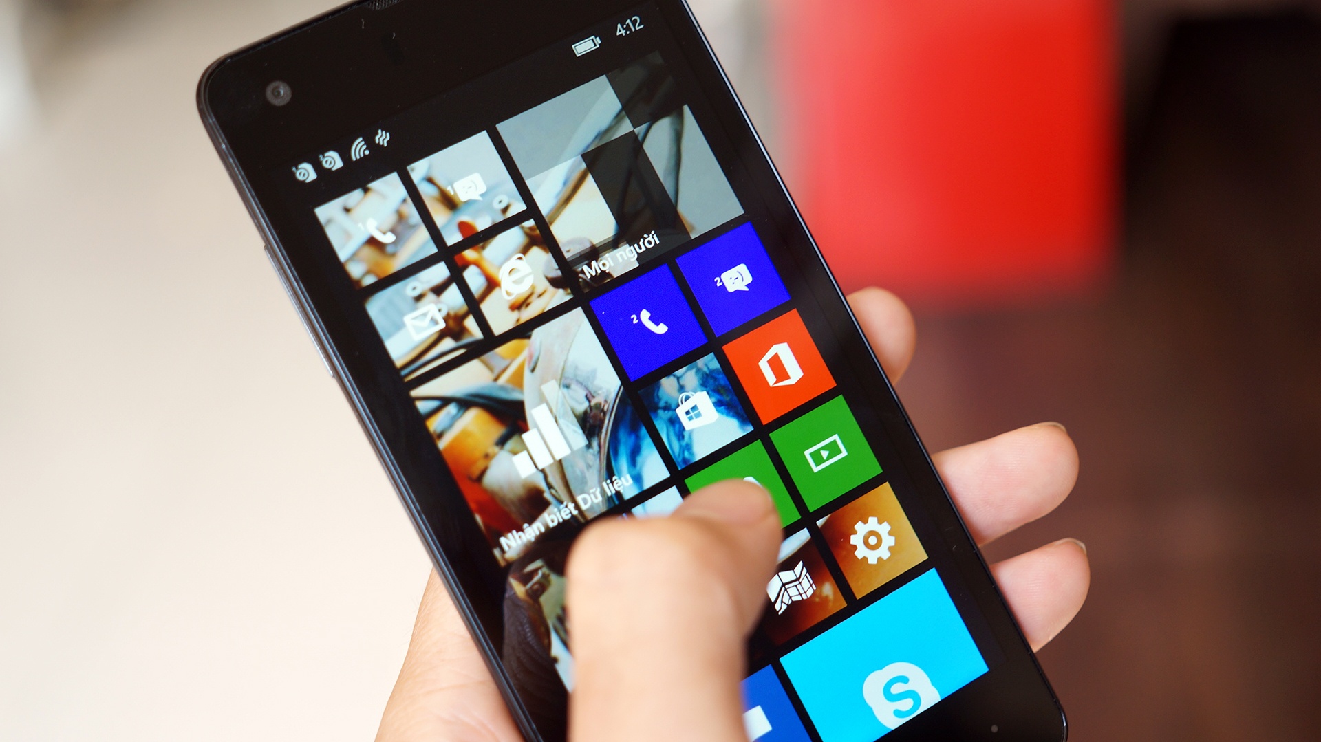 Mo hop mau Windows Phone mong nhat tai VN gia 3,99 trieu hinh anh