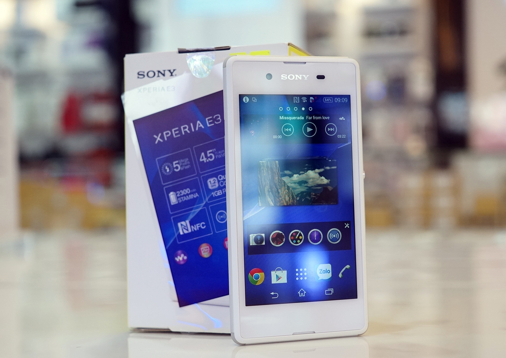 Mo hop Sony Xperia E3 gia 5 trieu dong vua len ke o VN hinh anh