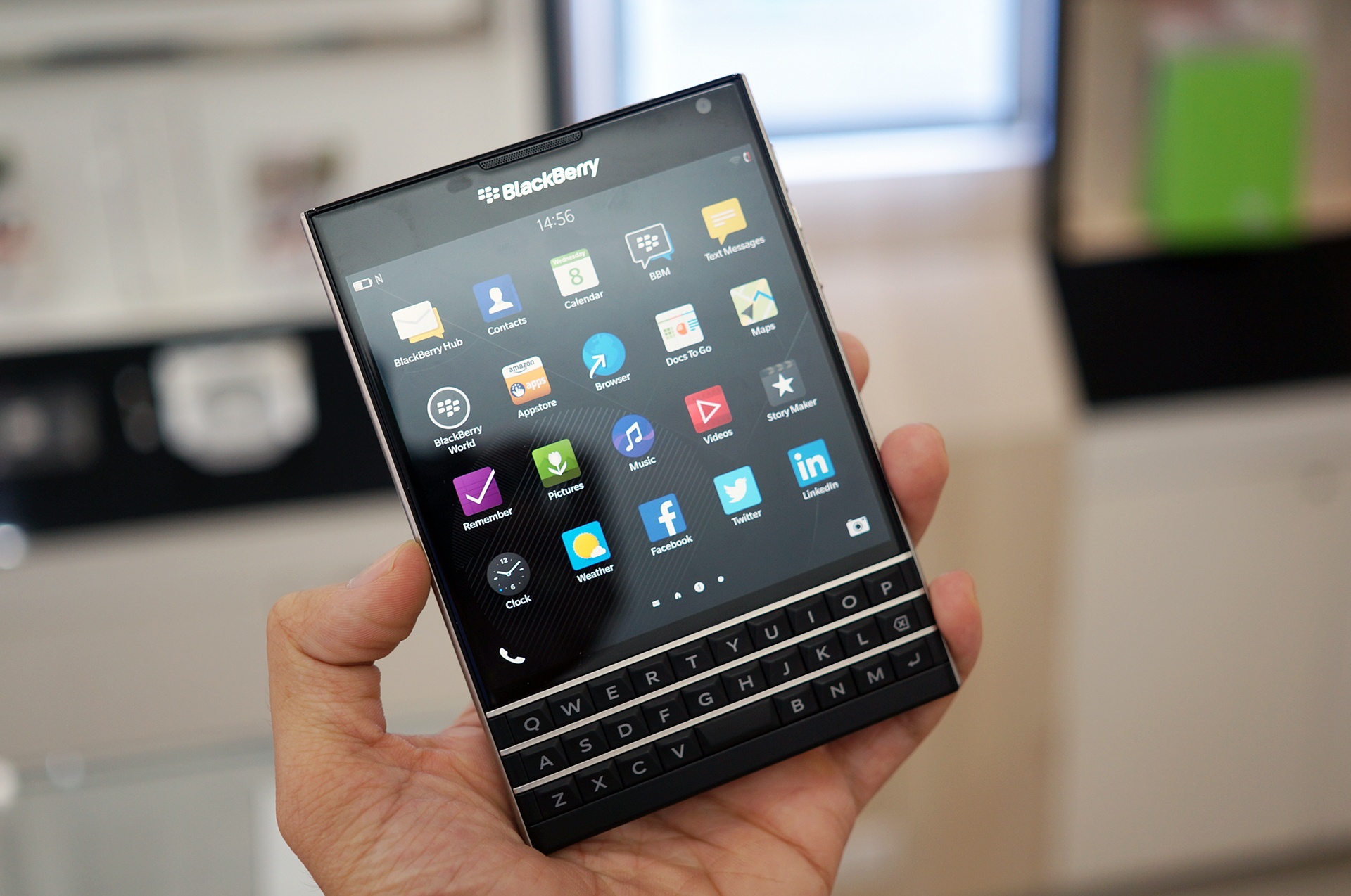 Mo hop BlackBerry Passport xach tay gia 17 trieu vua ve VN hinh anh