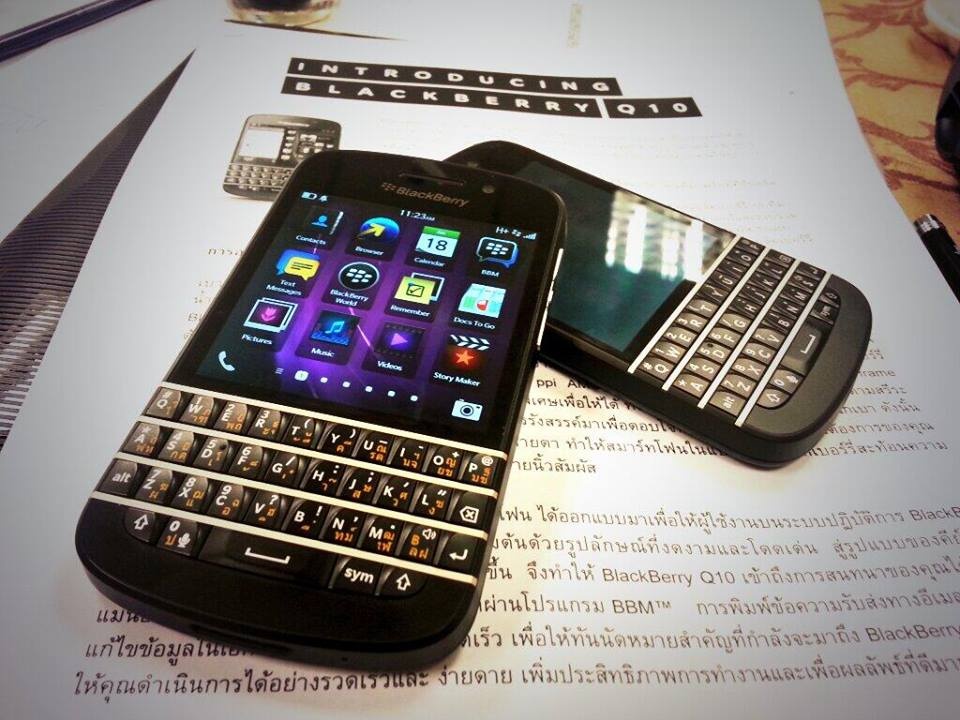 BlackBerry Q10 chinh hang ban phim Thai 4,9 trieu o VN hinh anh