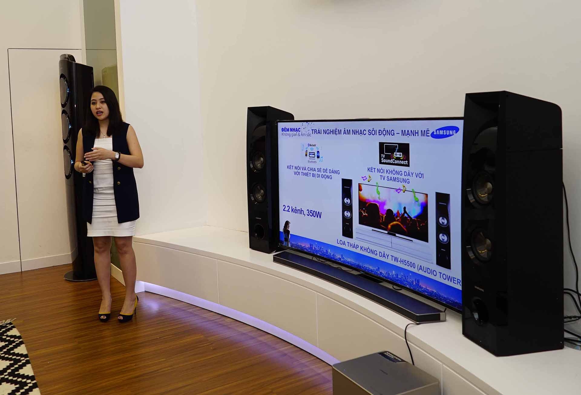 Loa khong day Samsung gia tu 8 trieu dong hinh anh