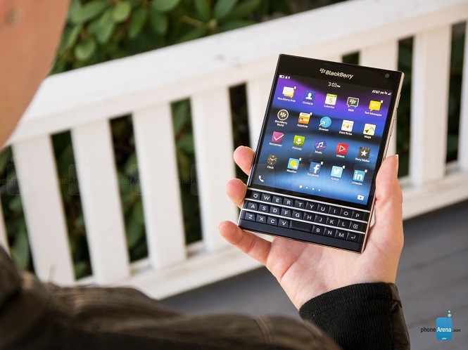 Doi iPhone cu lay BlackBerry Passport va nhan them 150 USD hinh anh