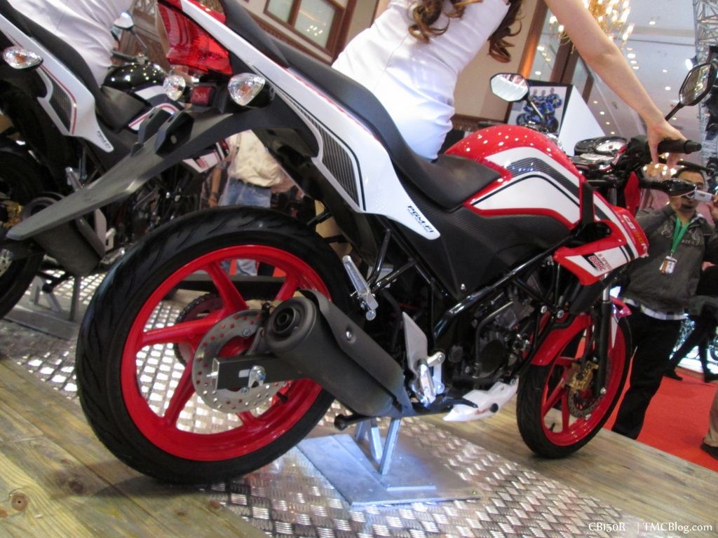 Honda CB150R Streetfire ban dac biet gia 2.000 USD hinh anh