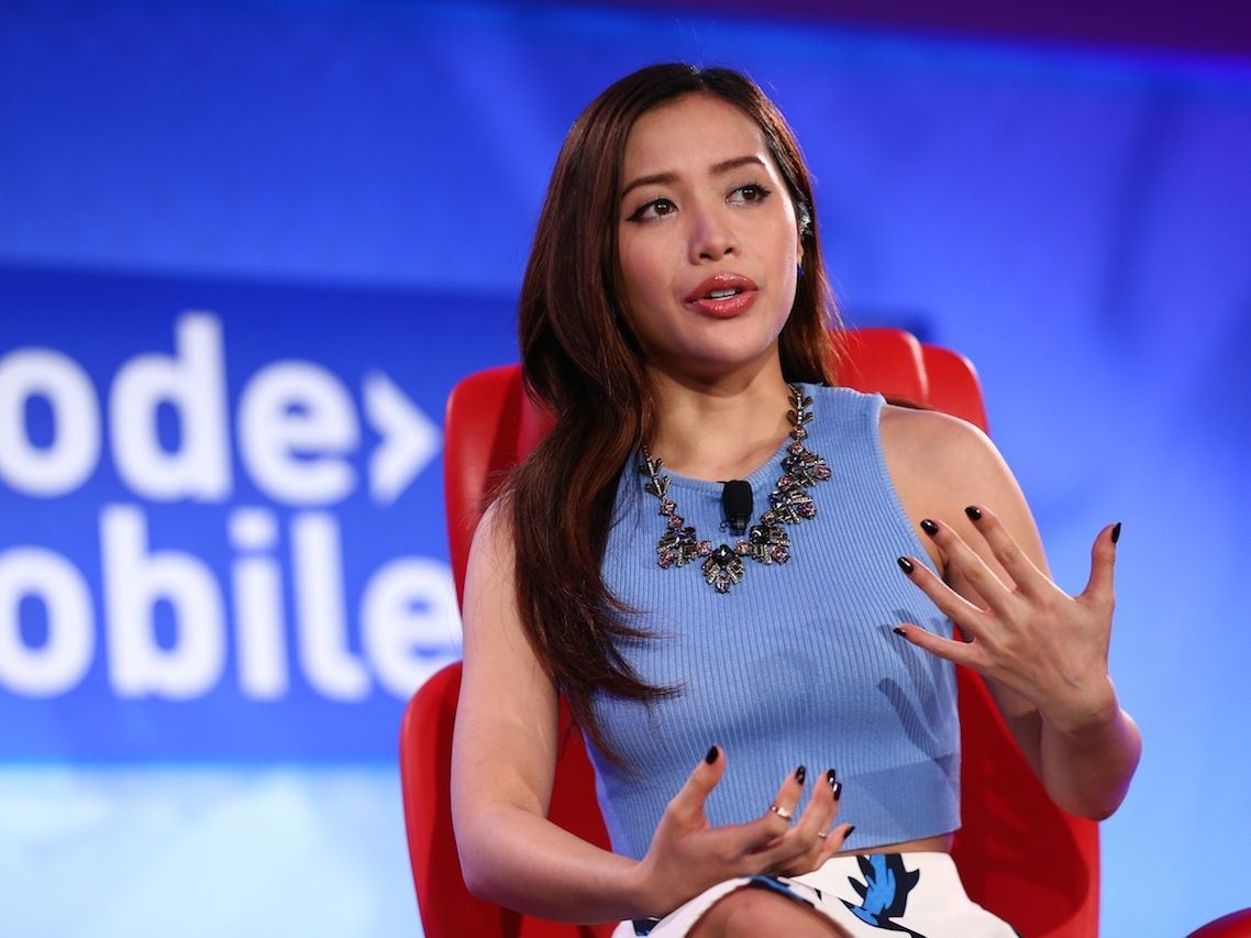 Nu hoang trang diem goc Viet mo dich vu lam dep online hinh anh