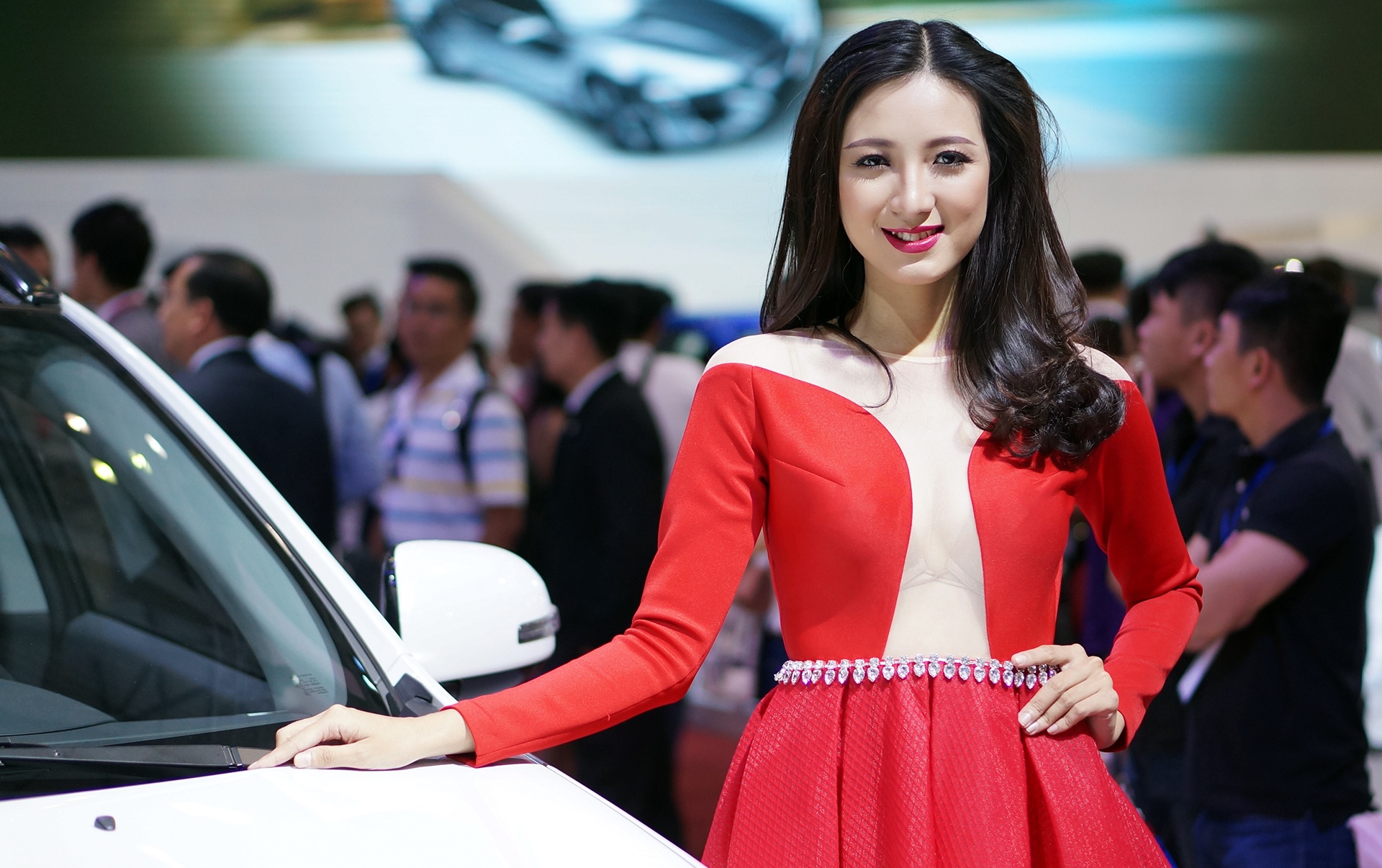Dan mau Tay hut khach tai Vietnam Motor Show 2014 hinh anh
