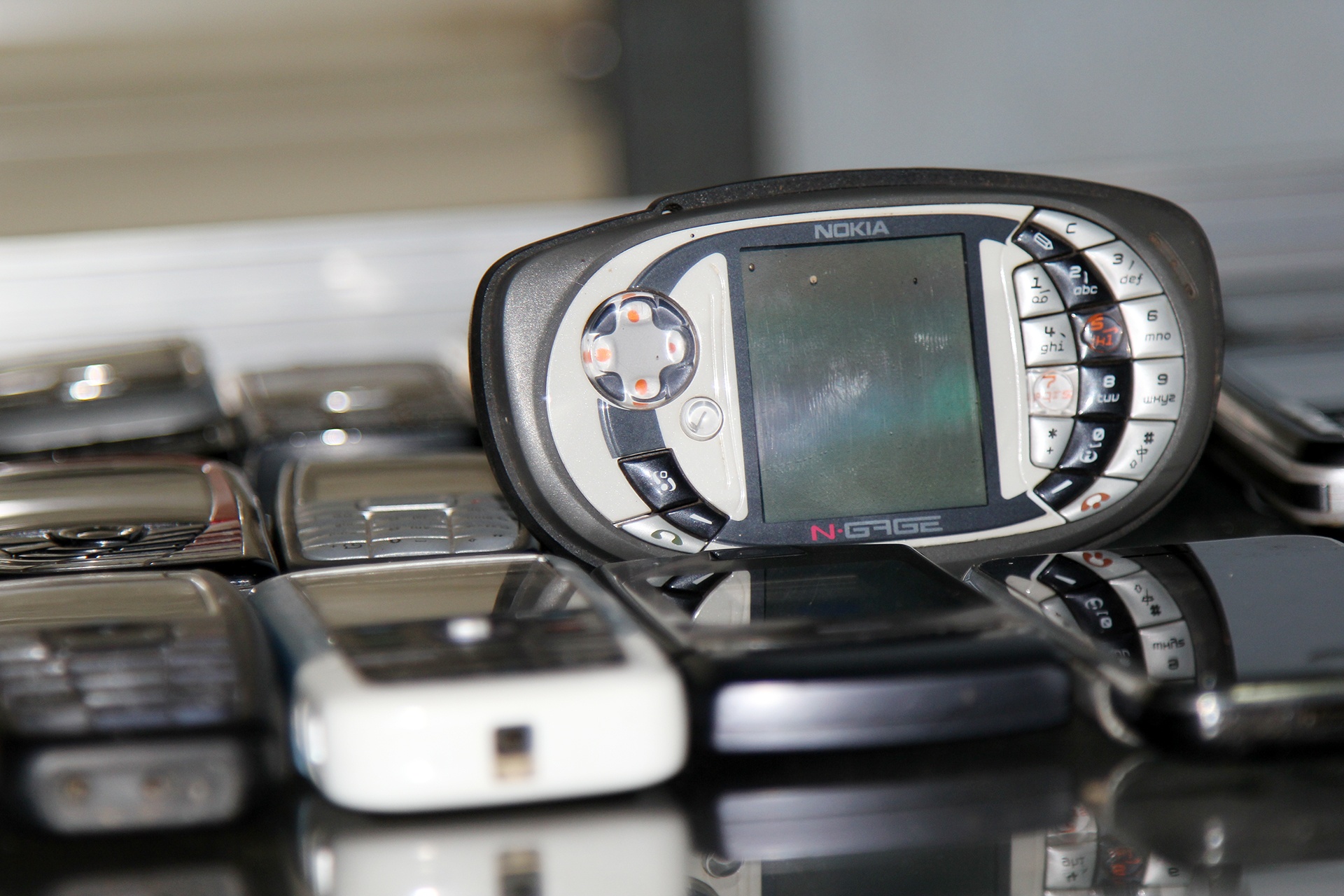 Bo suu tap gan 70 chiec Nokia cua mot tin do o Binh Phuoc hinh anh