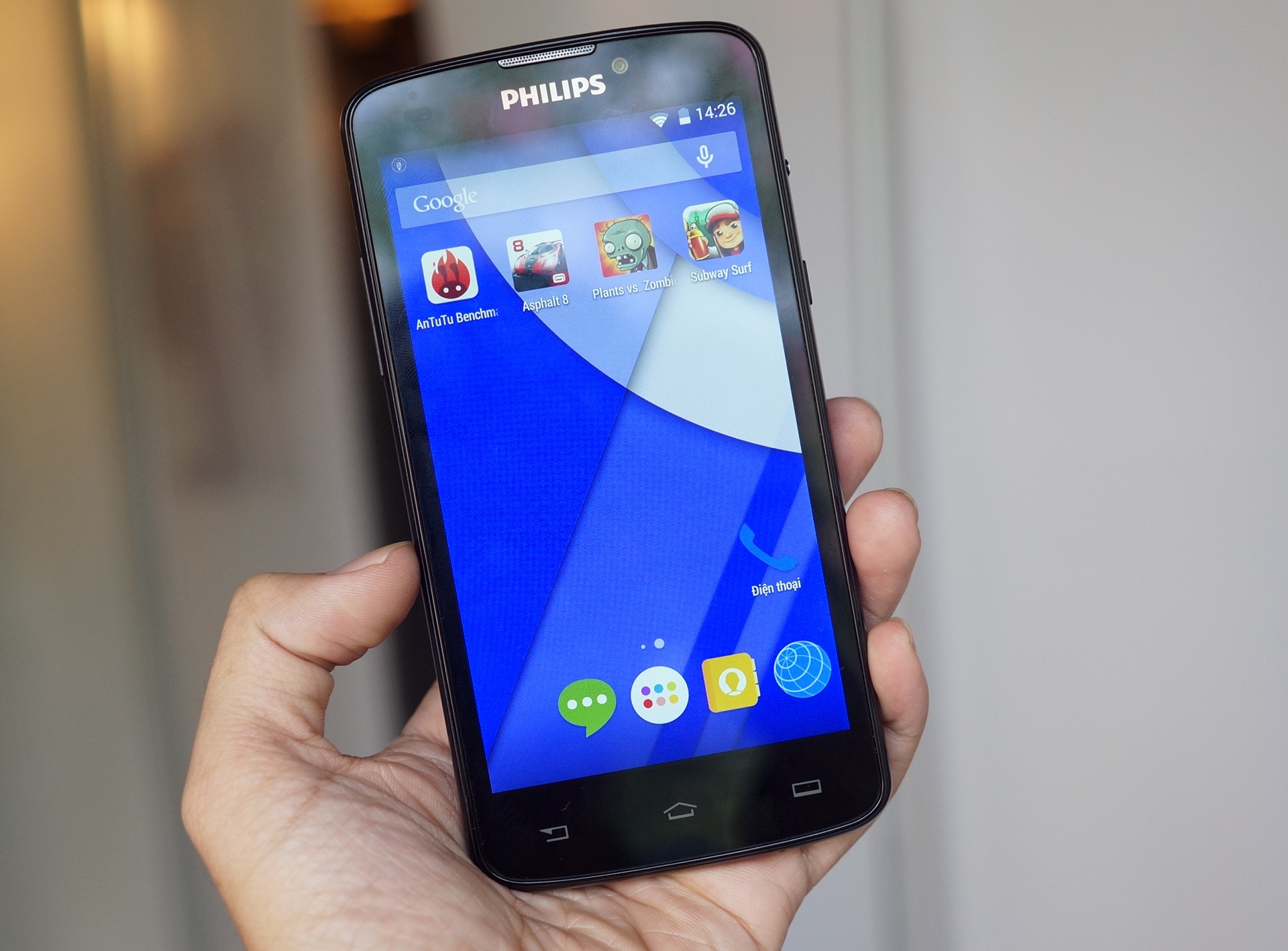 Philips V387 va W6610 dong loat giam gia hinh anh