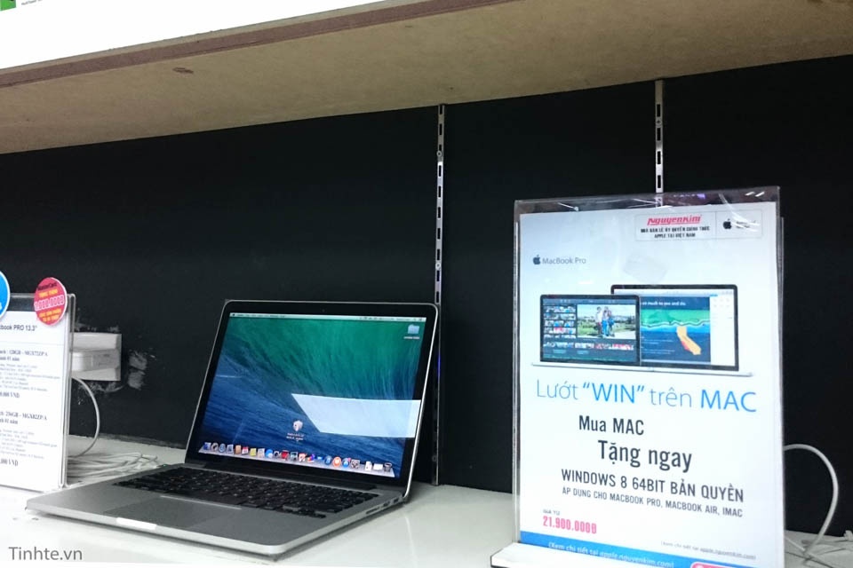 Mua MacBook tang kem ban quyen Windows o VN hinh anh