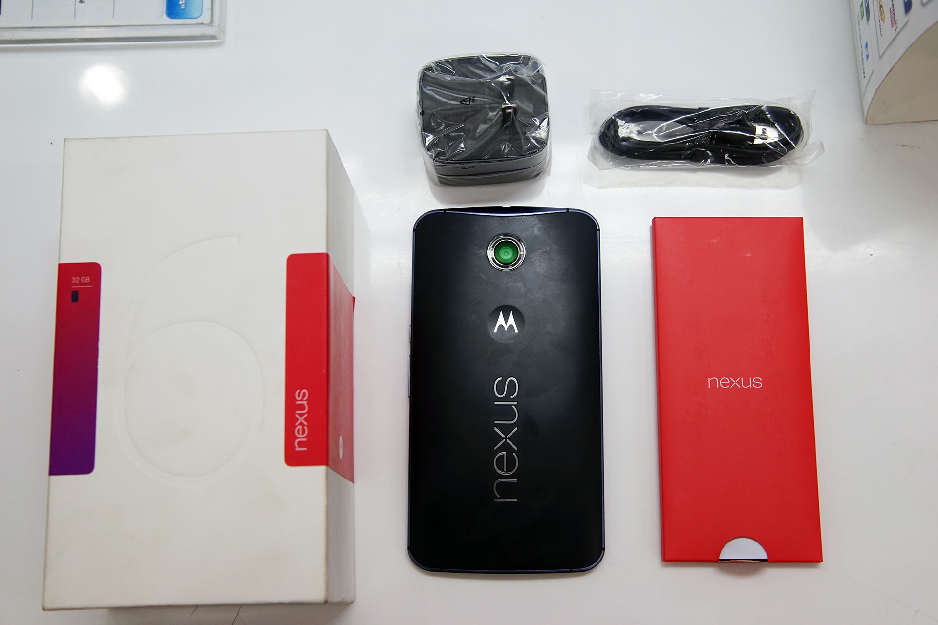 Mo hop Nexus 6 vien kim loai vua co mat tai Viet Nam hinh anh