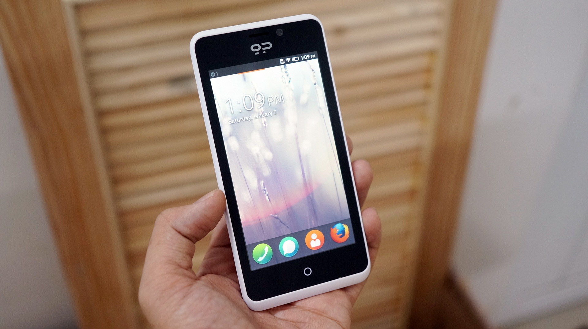 Mo hop smartphone chay FireFox OS gia 1,2 trieu vua ve VN hinh anh
