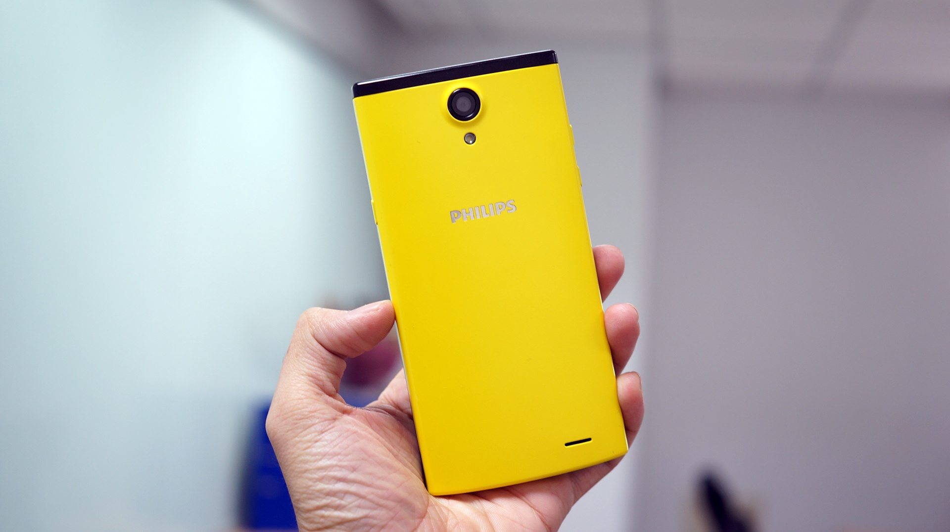 Mo hop Philips S398 2 SIM, camera 8 MP gia 2,9 trieu dong hinh anh