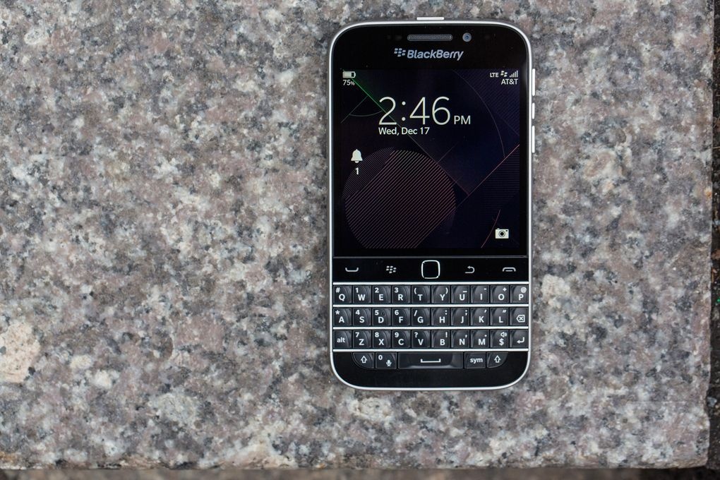 Can canh BlackBerry Classic - 'smartphone cua ngay hom qua' hinh anh