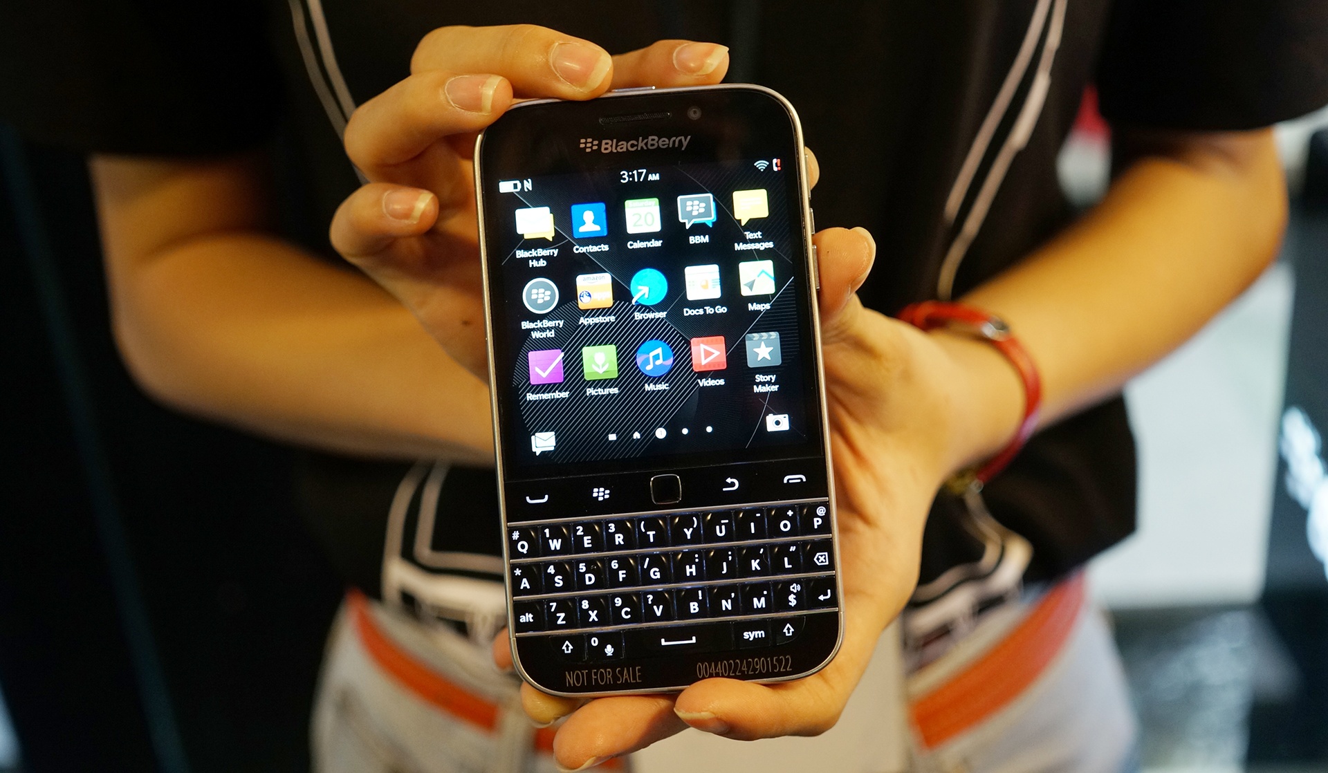 BlackBerry Classic ban tai VN ngay 7/1, gia 10,5 trieu dong hinh anh