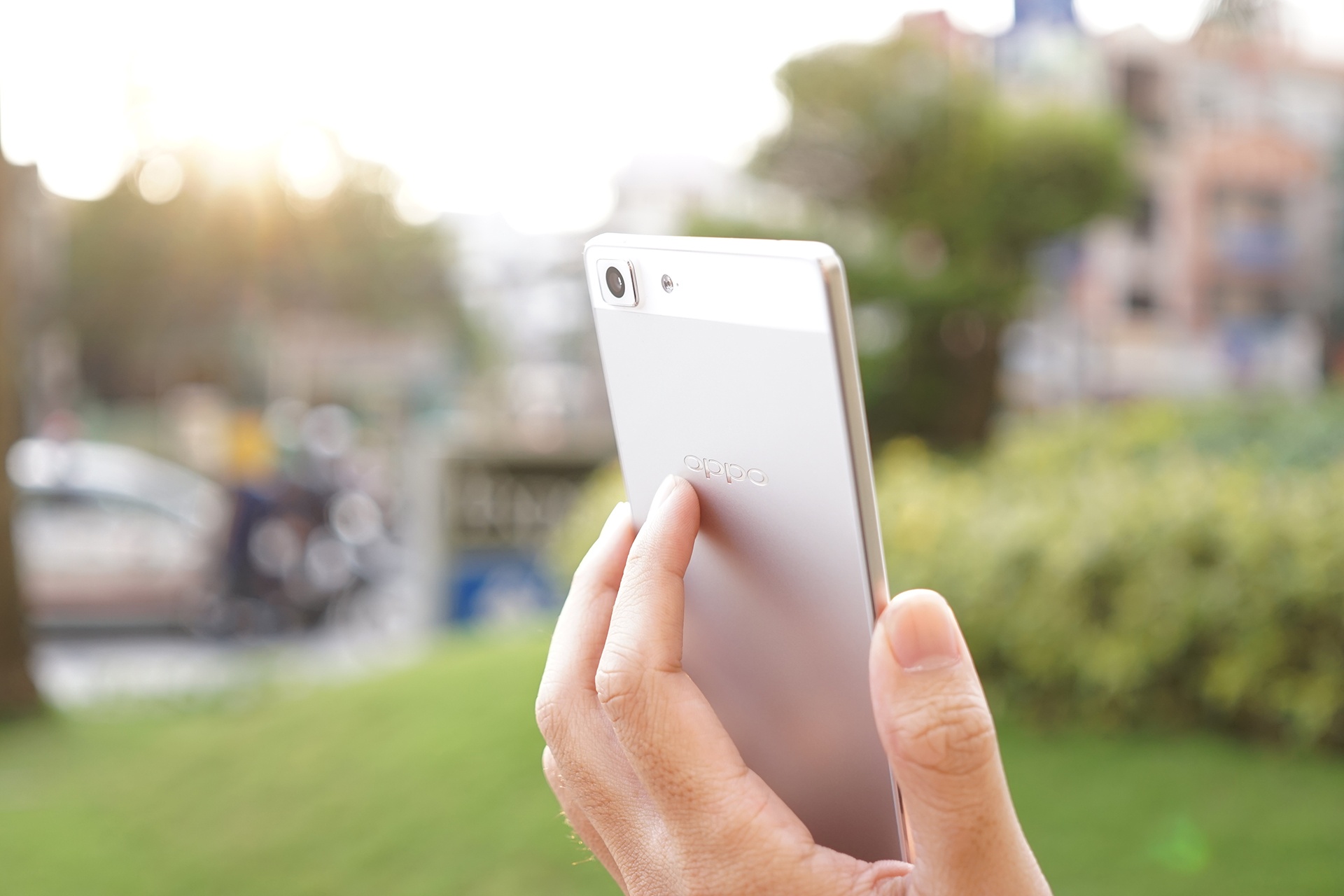 Danh gia OPPO R5: la thep sac trong long ban tay hinh anh