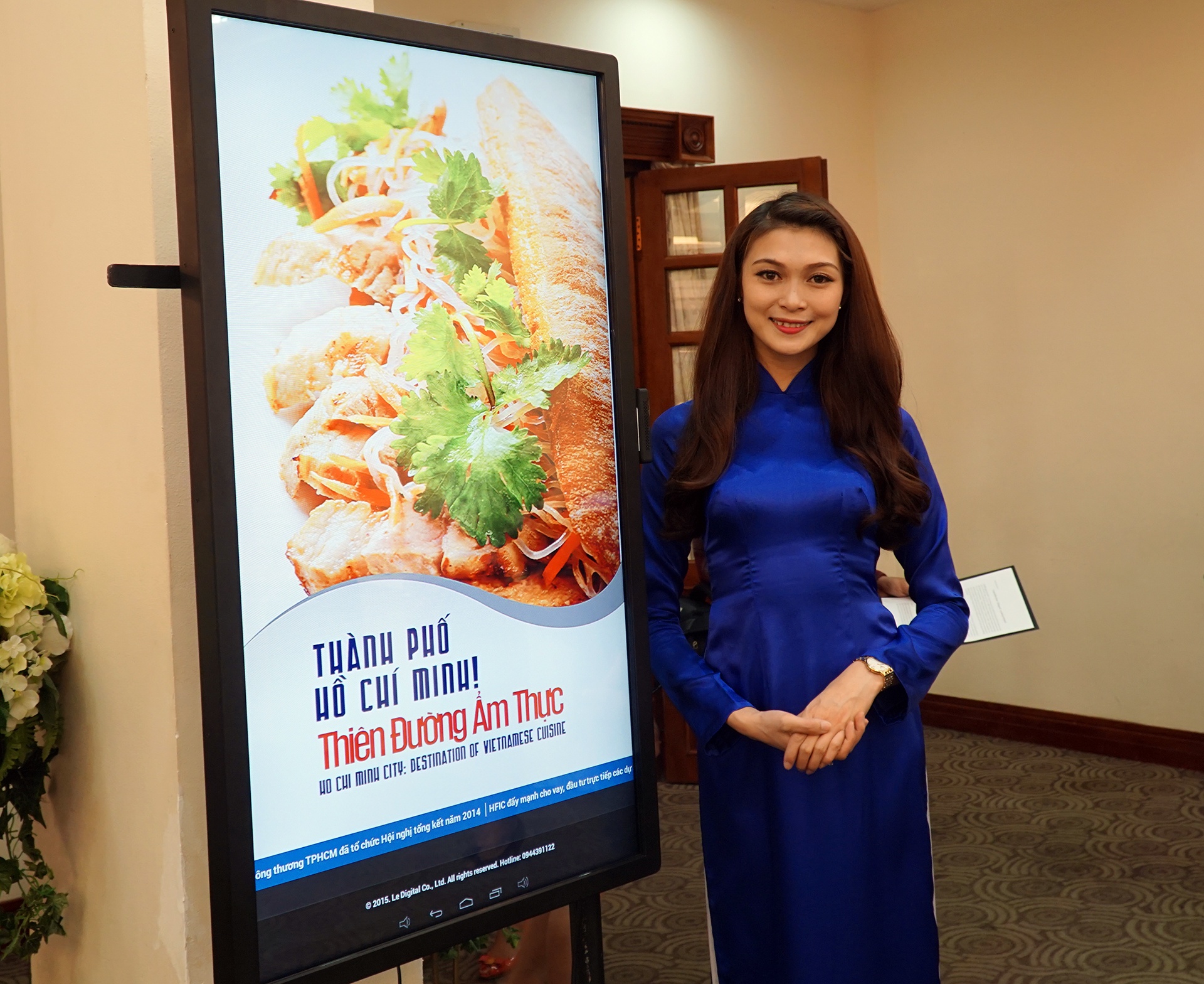 TP.HCM lap tram tra cuu thong tin va phat Wi-Fi mien phi hinh anh