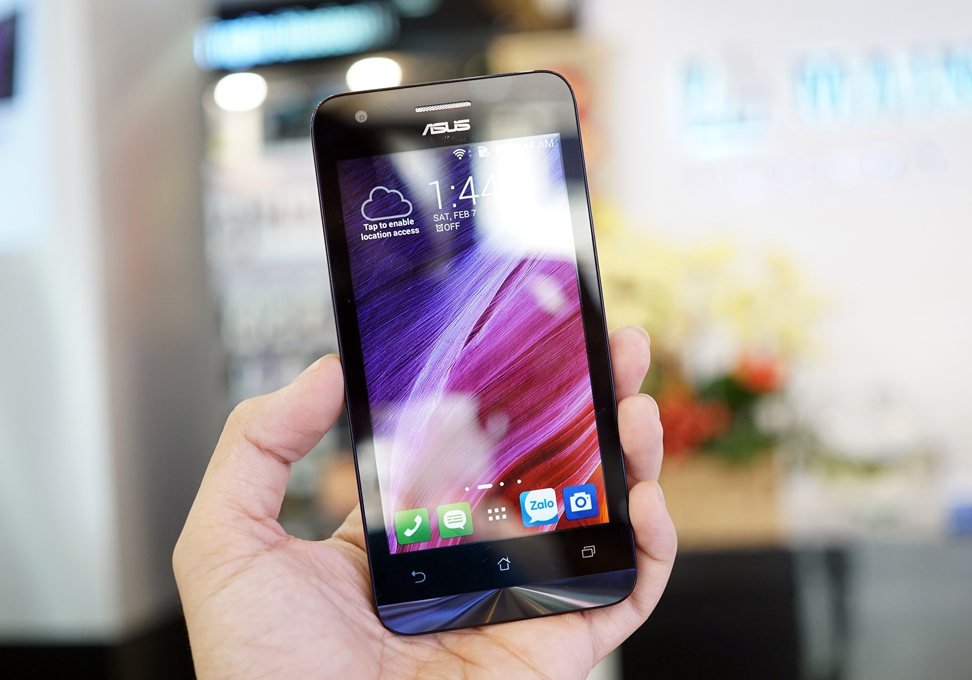 Mo hop Zenfone C gia 2,4 trieu vua len ke tai Viet Nam hinh anh