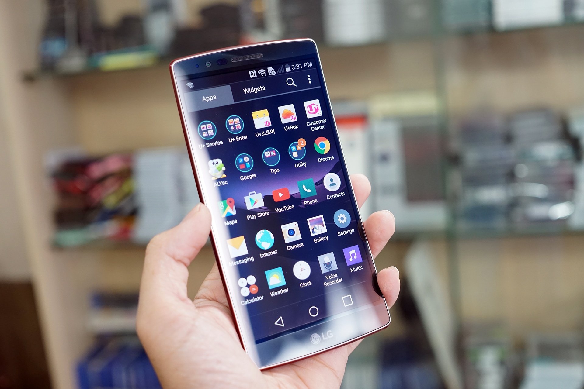 Mo hop LG G Flex 2 man hinh cong vua ve VN gia 18,5 trieu hinh anh