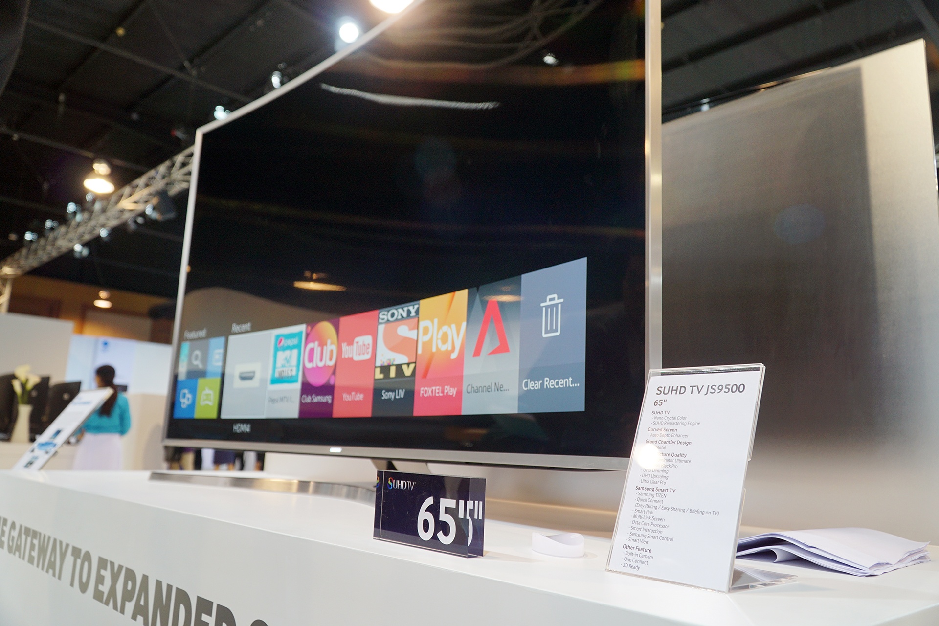 TV Samsung the he moi ve Viet Nam thang 3 hinh anh