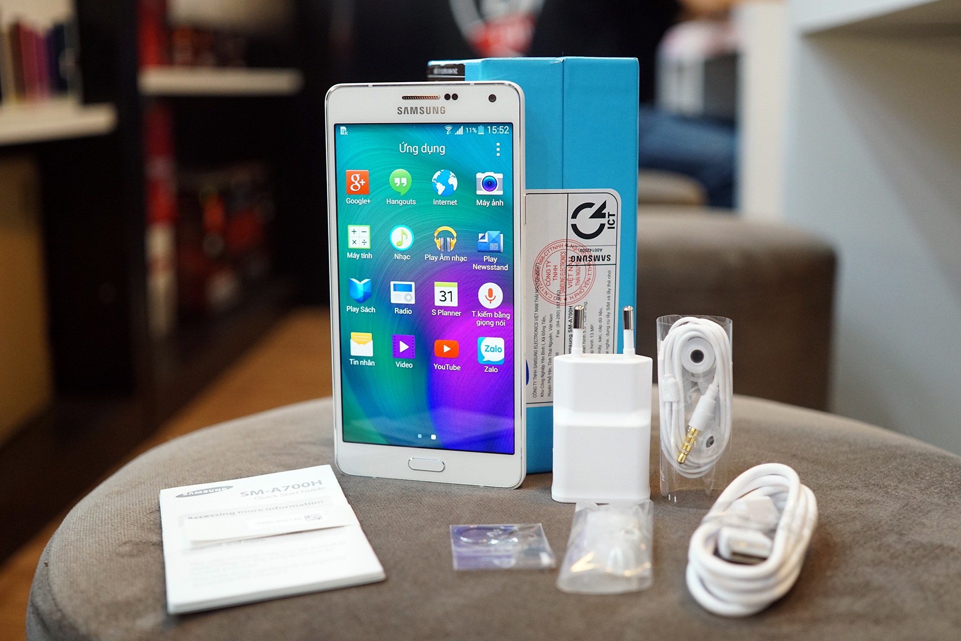 Mo hop Galaxy A7 kim loai nguyen khoi gia 9,9 trieu hinh anh