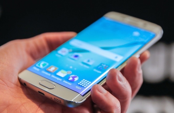 Vi xu ly tren Galaxy S6 danh bai HTC One M9 va iPhone 6 hinh anh