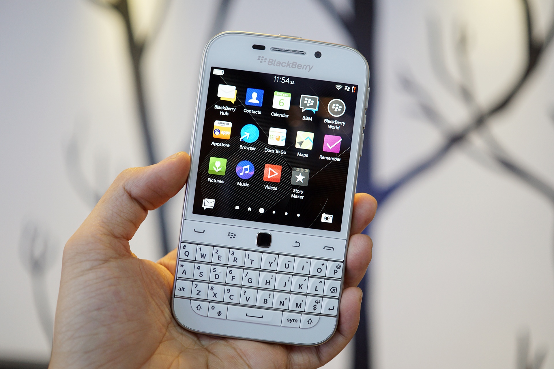 Anh BlackBerry Classic phien ban mau trang o Viet Nam hinh anh