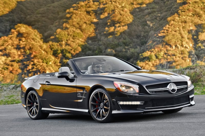 Mercedes-Benz SL: Nhãn hiệu Mercedes SL xuất hiện từ năm 1954 với mẫu 300SL coupe trang bị kiểu cửa “cánh chim” nổi tiếng. Chữ SL viết tắt 