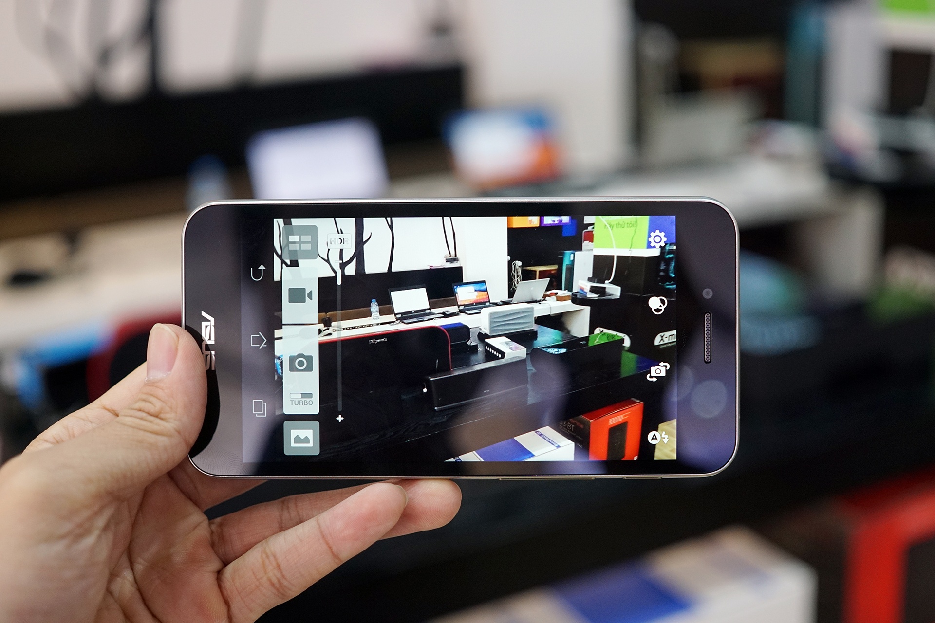 Mo hop Asus Padfone S cau hinh khung gia 7 trieu o VN hinh anh