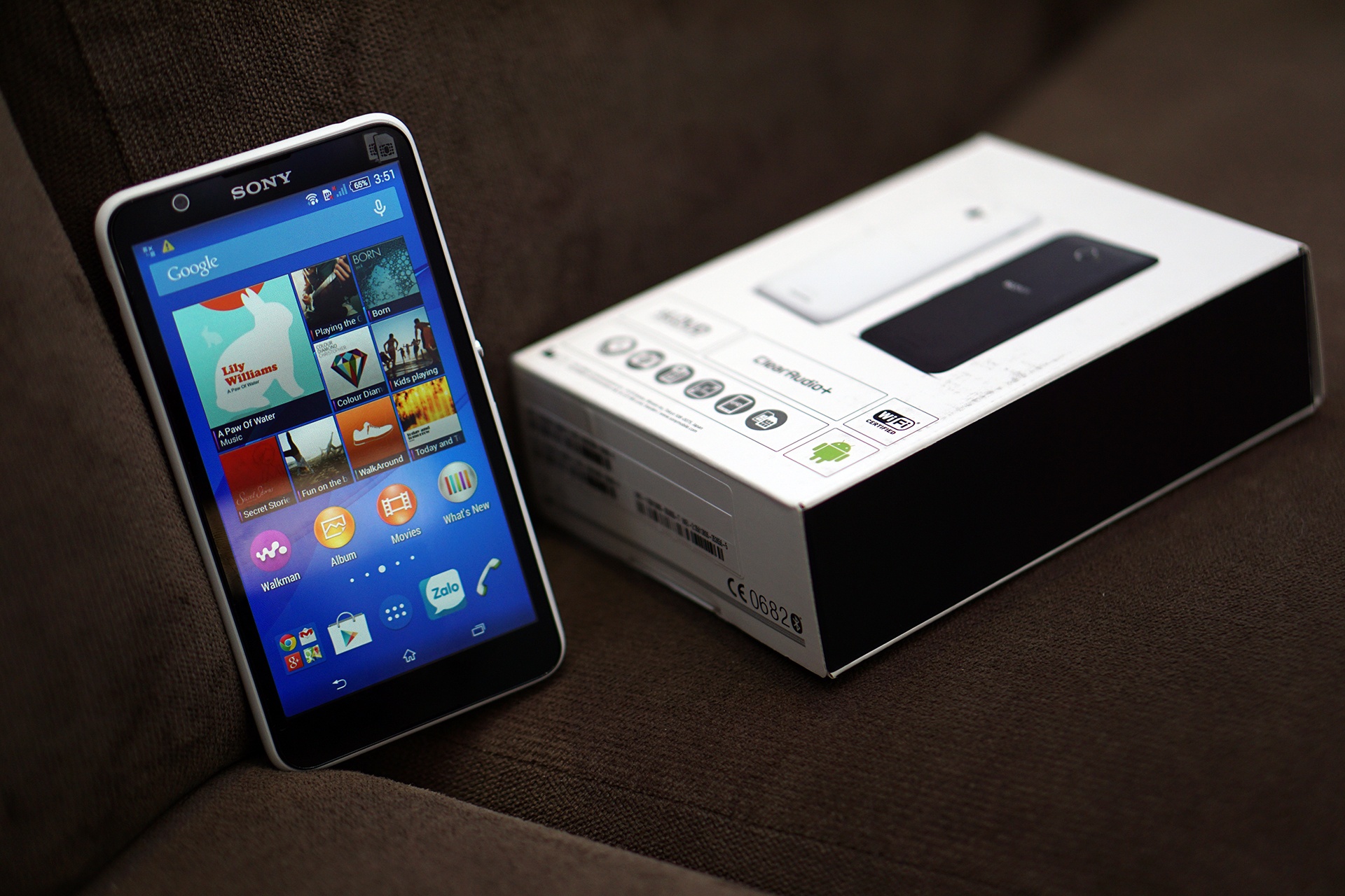 Mo hop Sony Xperia E4 thiet ke tot gia 3,3 trieu dong o VN hinh anh