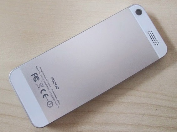 Dien thoai co ban nhai kieu dang iPhone 5S gia 380.000 dong hinh anh