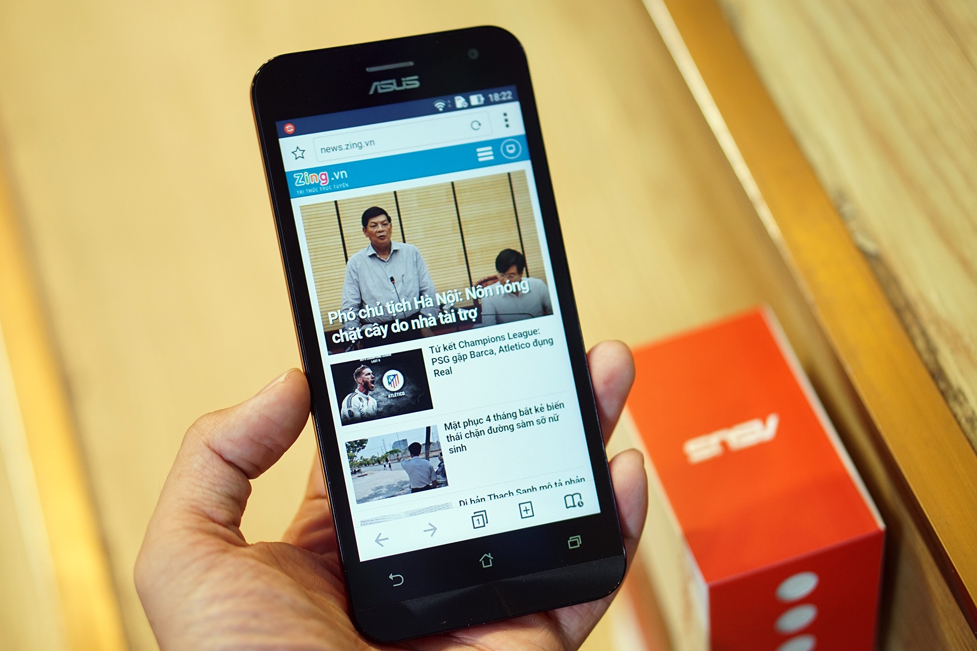 Dap hop Zenfone 2 phien ban 5 inch vua co mat tai Sai Gon hinh anh