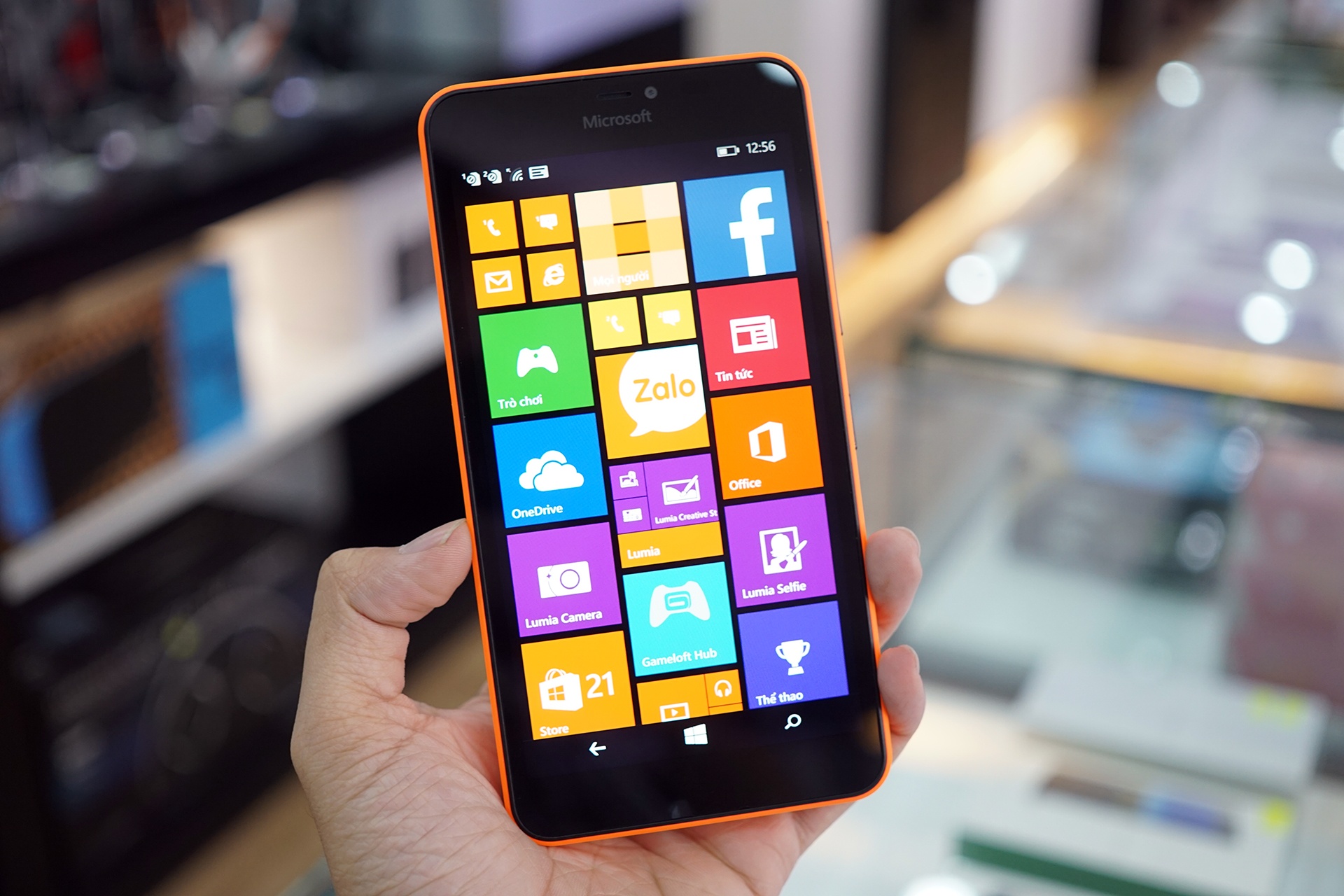 Mo hop Lumia 640 XL: Phablet thiet ke tot, camera 13 MP hinh anh