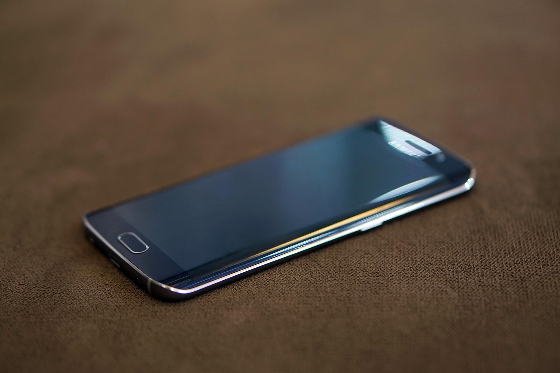 Dap hop Galaxy S6 Edge man hinh cong ban o VN hinh anh