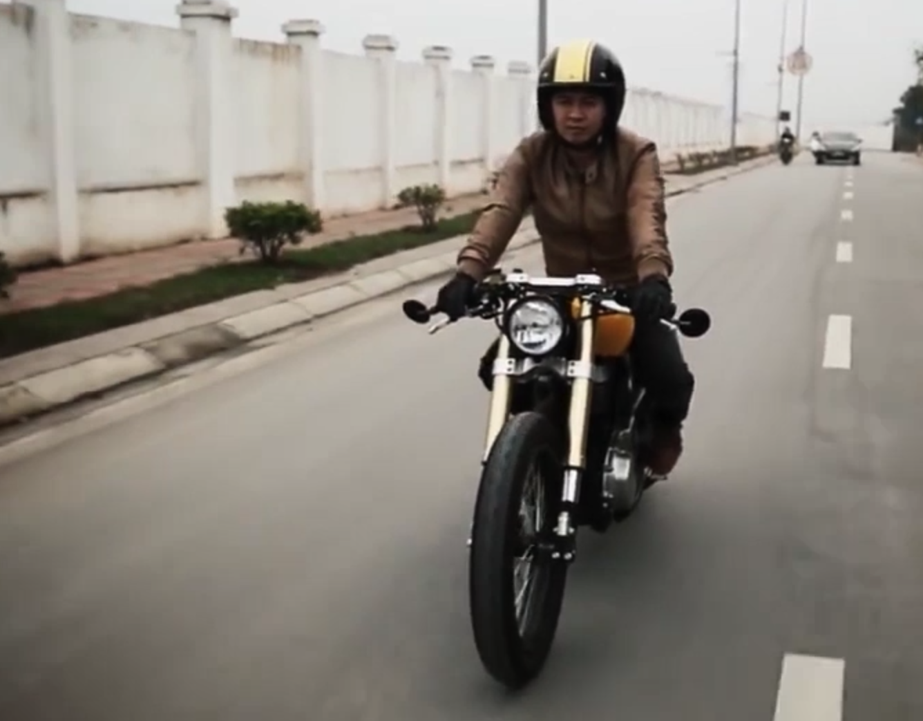 Suzuki Savage 400 do Red Cafe tuyet dep tai Viet Nam hinh anh